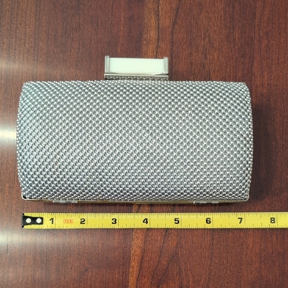 Jessica McClintock Platinum Mesh Clutch - Picture 3 of 7